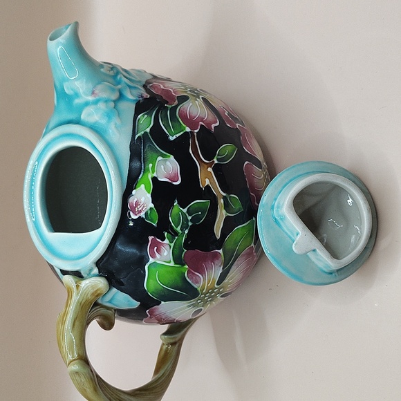 Blue Sky Ceramics Dogwood Teapot, featuring a Blue Bird on The Lid/Floral Design - Picture 5 of 8